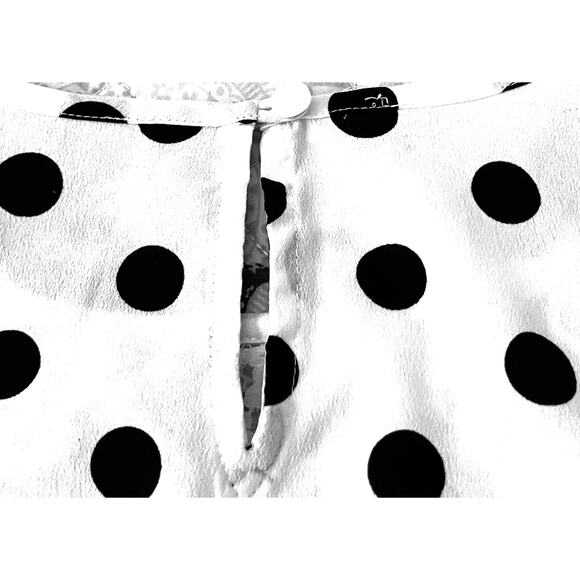 NO MFG. TAG SLEEVELESS PULL-OVER RND NECK BLOUSE, WOMEN-XL-WHITE/BLACK POLKA DOT - Picture 5 of 10